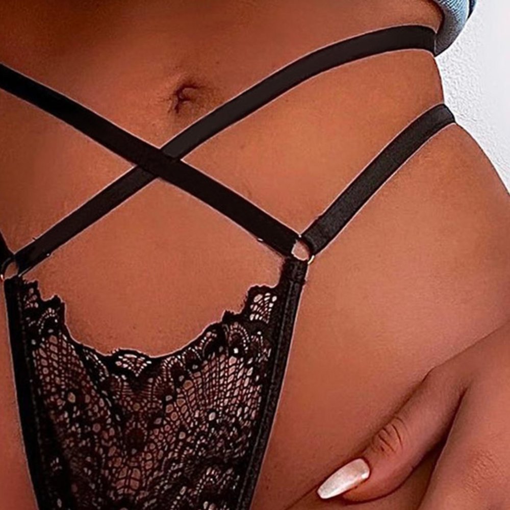 Criss-cross, High-waisted lace panty